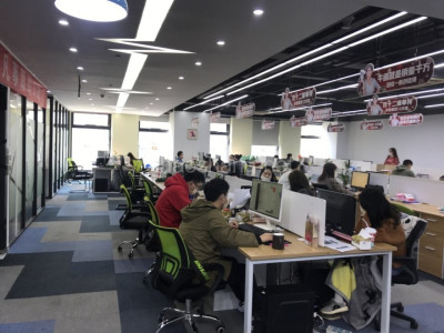 杭州诺德财富中心精装480方带家具现房 6隔间办公室，电梯口位置