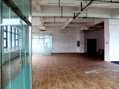 青岛光谷软件园简装320平采光好办公室写字楼出租