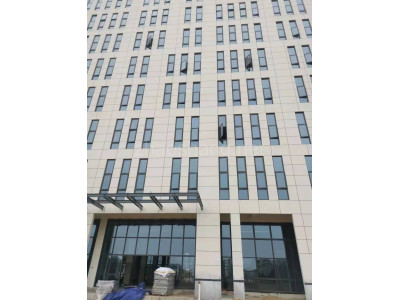 桂林市临桂区青网科技园整层1365㎡写字楼出租，有10个月免租期和政府补贴